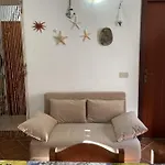 Casa Spaziosa Al Centro Di Ustica דירה