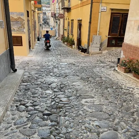 Casa Spaziosa Al Centro Di Ustica Appartement *
