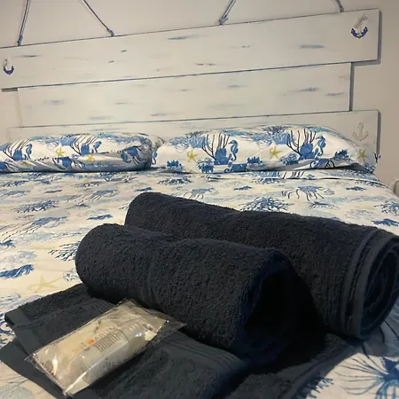 Casa Spaziosa Al Centro Di Ustica דירה